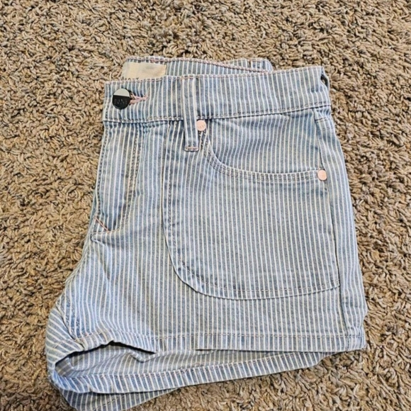 Roxy denim shorts. Size 3 ( 26 ). - Picture 5 of 5